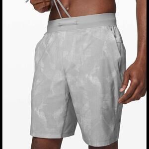 Lululemon‎ T.H.E. Short 11” Linerless Illusion White Light Cast Gray Mens Medium